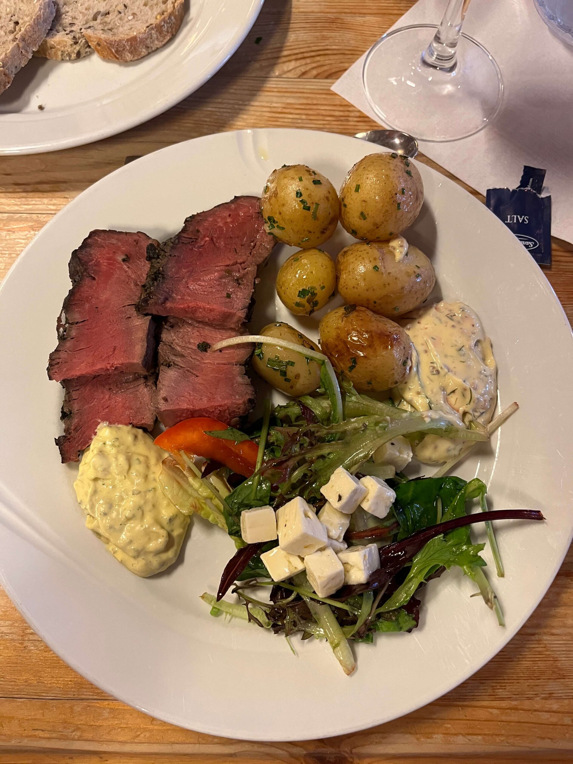 Roast beef para cenar en una de las noches de Sognfjellshytta