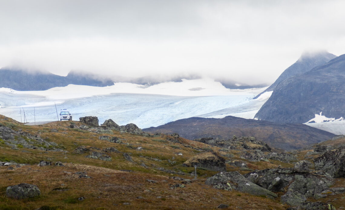Campers pernoctando entre glaciares, gracias al allemansretten.