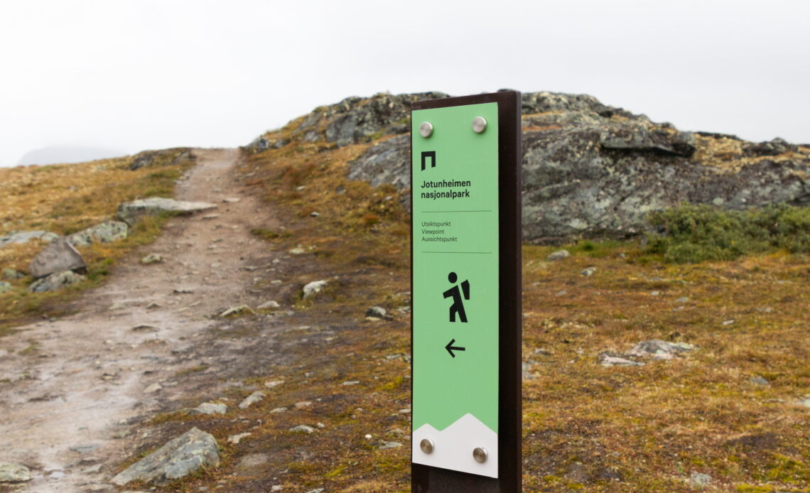 Sendero de Sognfjellet, bien señalizado en su comienzo por el Parque Nacional de Jotunheimen (antes de perderse por el interior de Noruega)