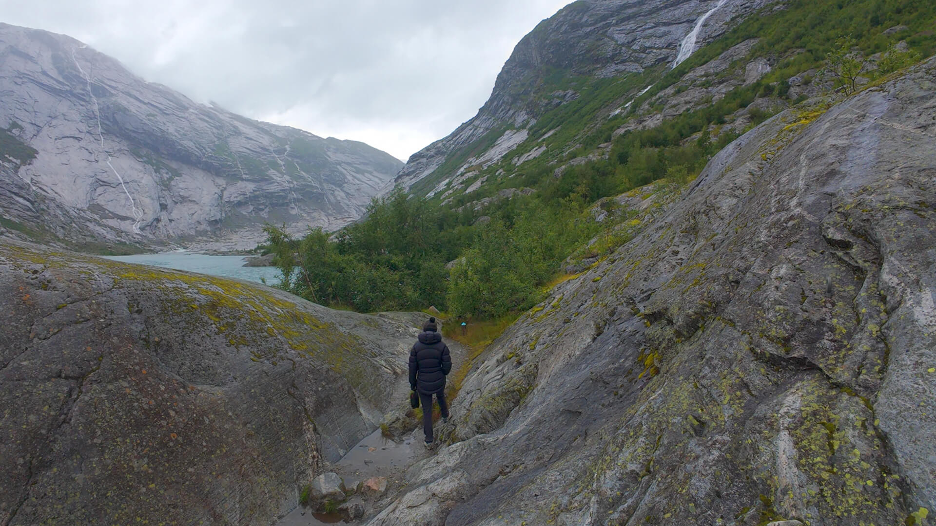 El frente del glaciar Nigardsbreen tan cerca y tan lejos