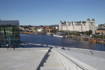 Caminando sobre los tejados de la Ópera de Oslo