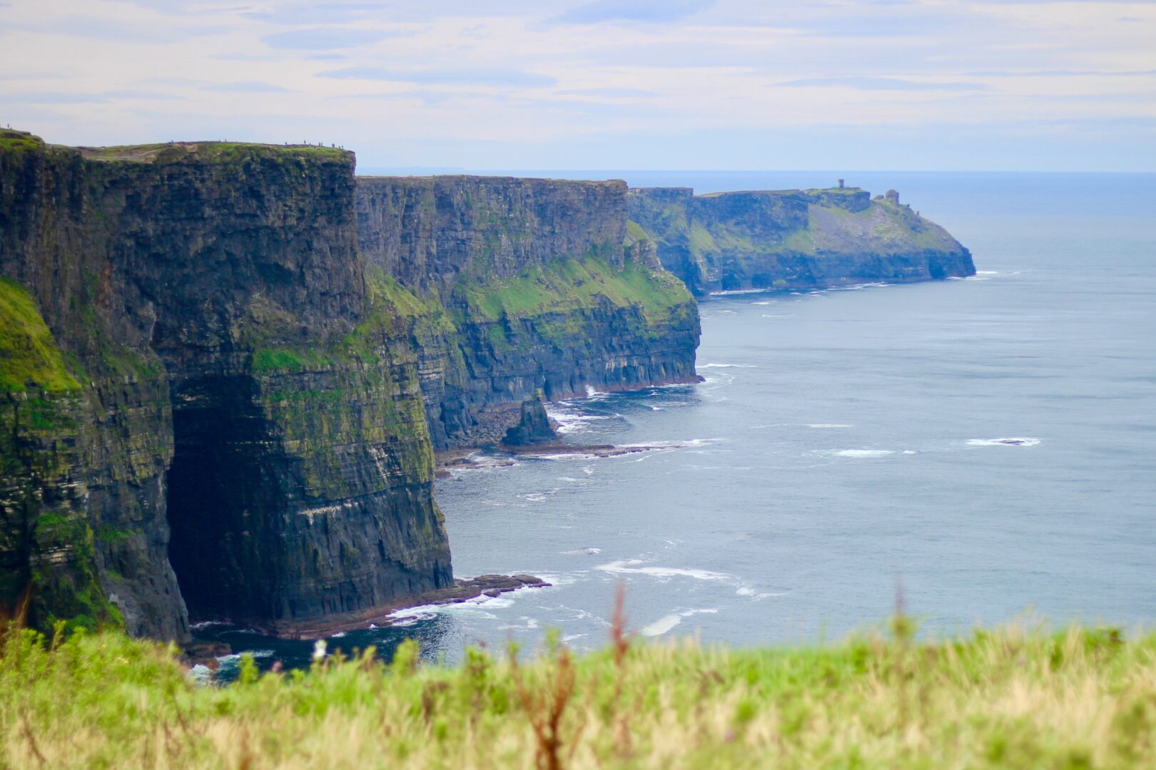 Los Acantilados de Moher a lo largo de la costa