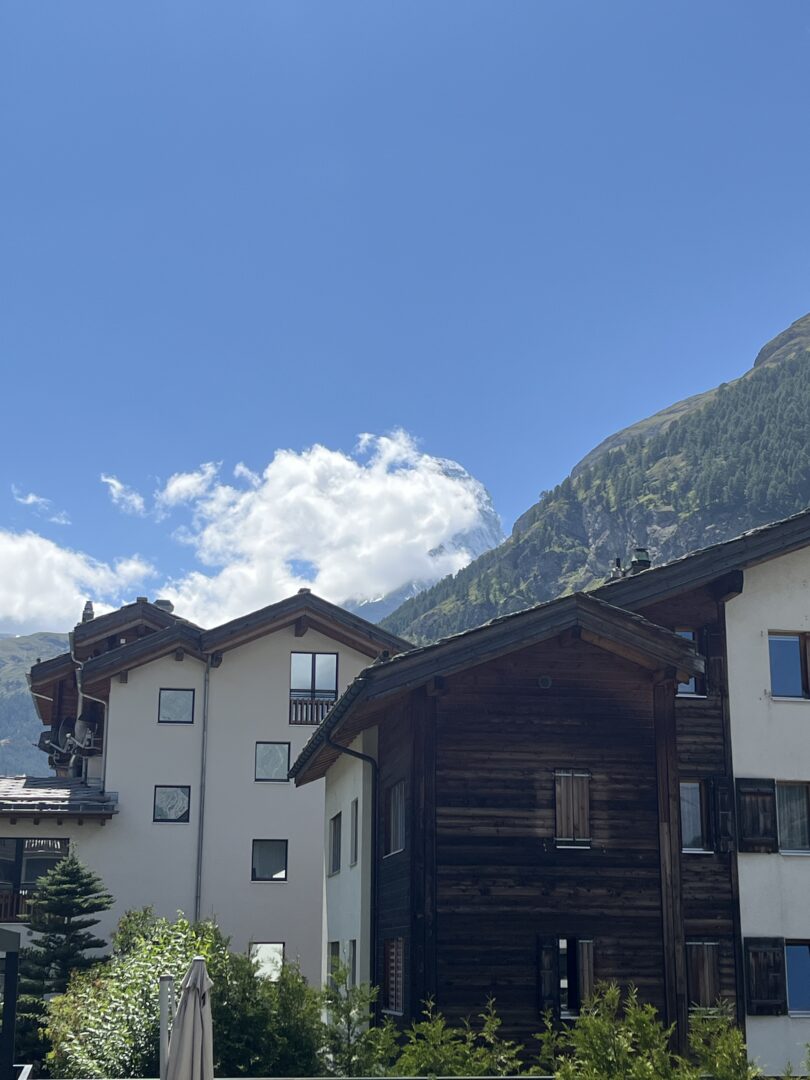 El Matterhorn - Monte Cervino tapado por la nubosidad, desde nuestra terraza.