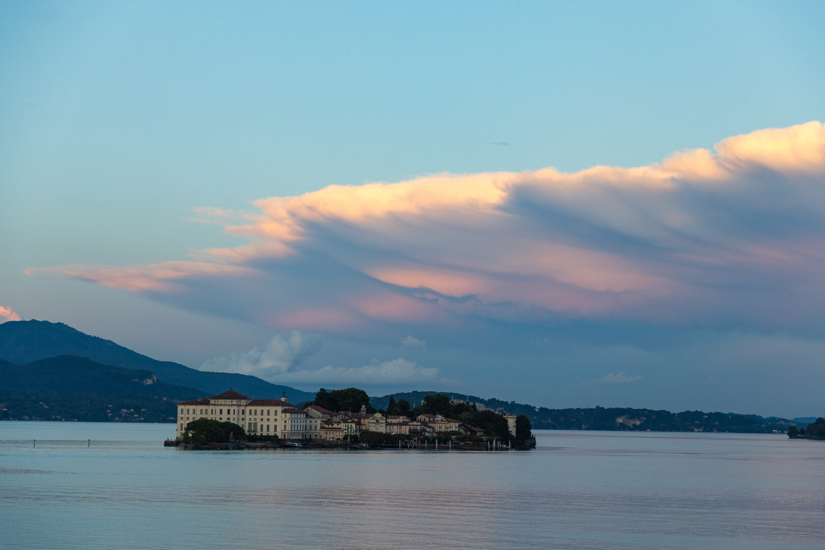 Atardecer en el lago Maggiore.