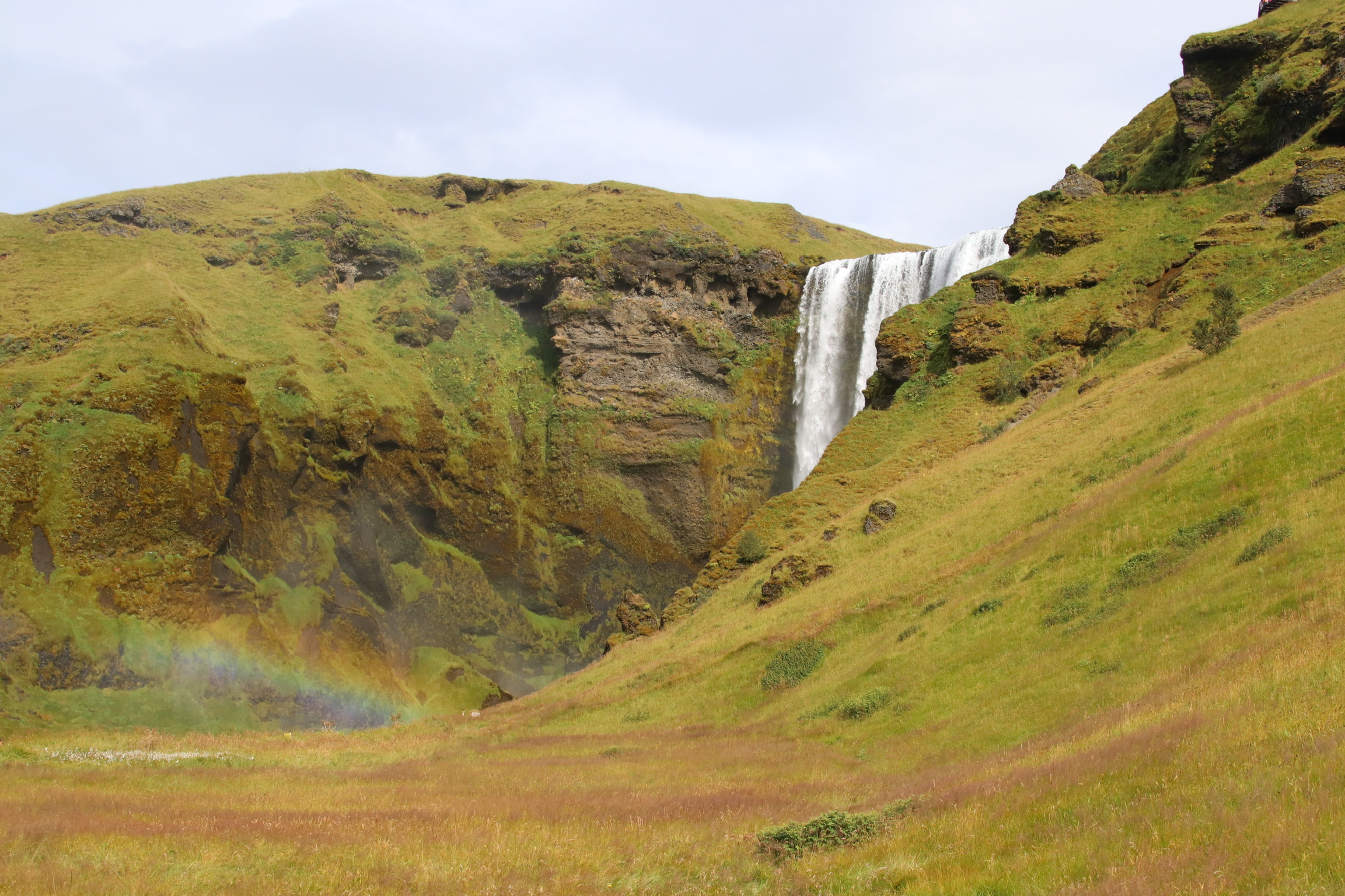 Skógafoss escarbando la roca